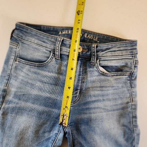 American Eagle Jeans Jegging Crop Super Stretch Low Rise Light Wash Size 2 Long - Picture 9 of 11